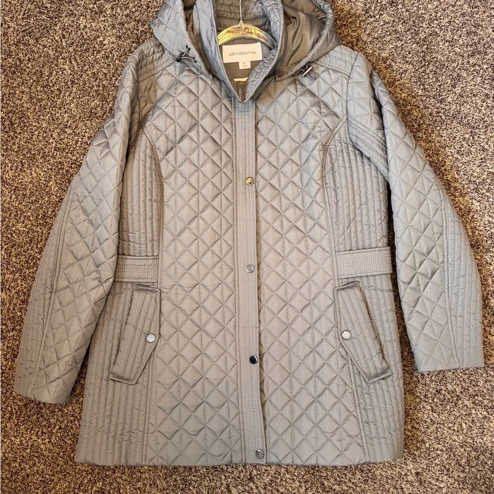 Liz Claiborne Quilted Puffer Jacket in Light Gray, Size XL, Zipper, Button, Hood - Picture 9 of 16